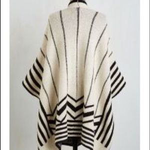 Young Threads Black and White Patterned Shawl